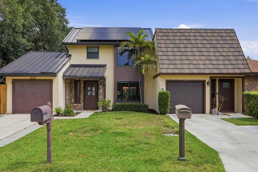 Welcome to 1001 Raintree Lane, this fully renovated home is move - Beach Townhome/Townhouse for sale in Palm Beach Gardens, Florida on Beachhouse.com
