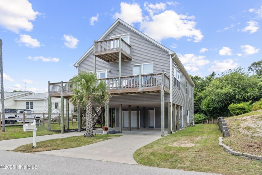 Located in the heart of Emerald Isle, this spacious 4-bedroom - Beach Home for sale in Emerald Isle, North Carolina on Beachhouse.com