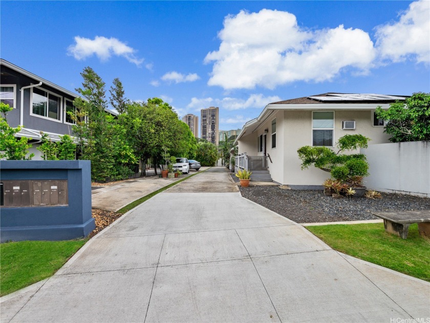 An investment opportunity of three dwellings with six units of 2 - Beach Acreage for sale in Honolulu, Hawaii on Beachhouse.com