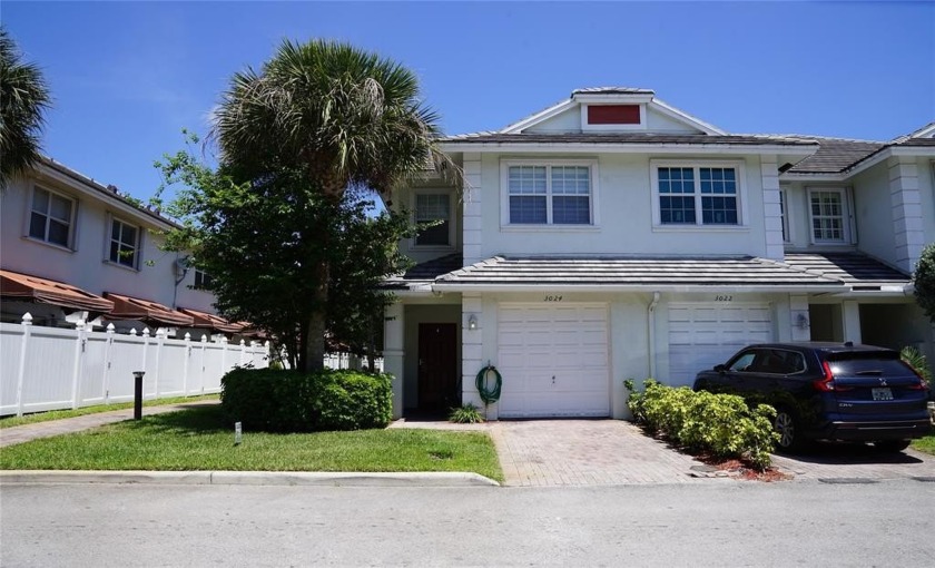 Beautifully maintained 3/2.5 corner townhouse with bonus room - Beach Townhome/Townhouse for sale in Oakland Park, Florida on Beachhouse.com