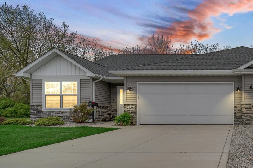 If you are looking to take advantage of all that CHICAGO has to - Beach Townhome/Townhouse for sale in Whiting, Indiana on Beachhouse.com