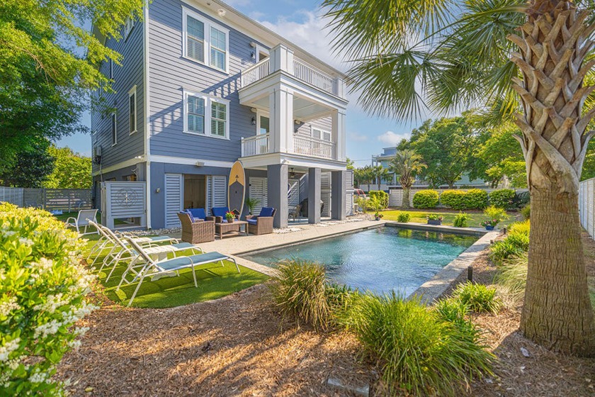 The Blue Heron Manor is a grand ocean view home that offers the - Beach Home for sale in Isle of Palms, South Carolina on Beachhouse.com