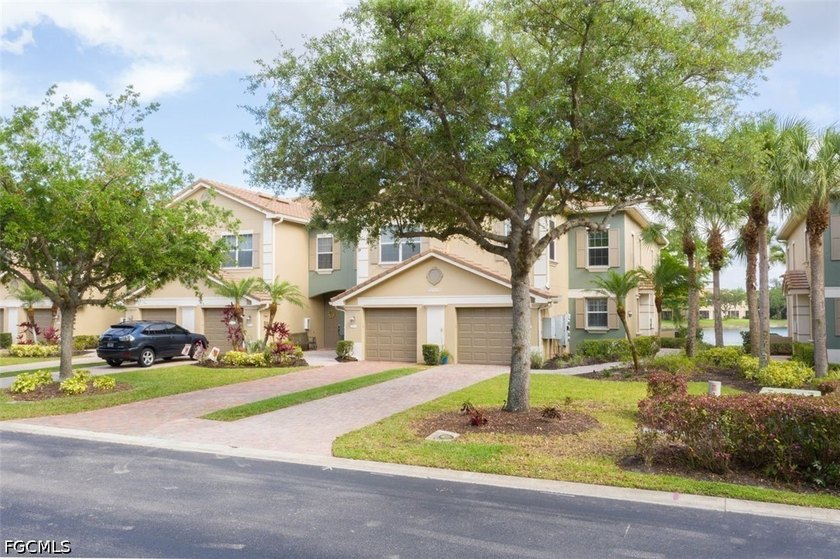 Stunning Upgraded Townhouse in the Heart of Verandah. This - Beach Townhome/Townhouse for sale in Fort Myers, Florida on Beachhouse.com