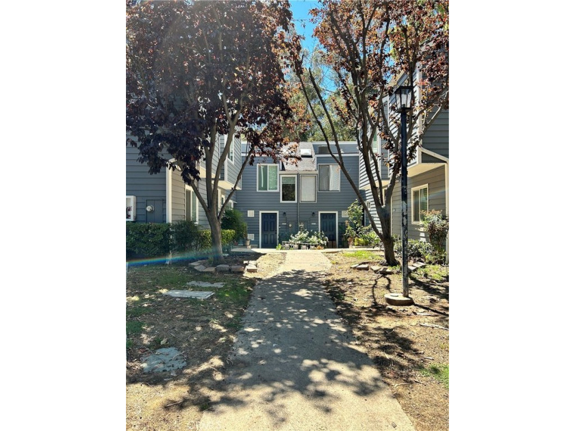 Beautifully remodeled two story townhome! Downstairs is an open - Beach Townhome/Townhouse for sale in Lake Forest, California on Beachhouse.com