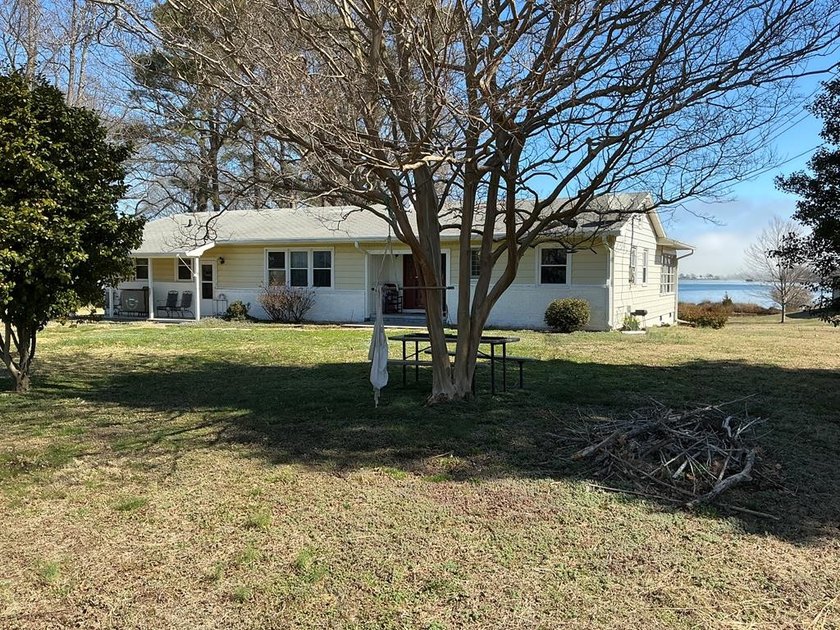 Spacious home with phenomenal views of the Little Wicomico River - Beach Home for sale in Reedville, Virginia on Beachhouse.com