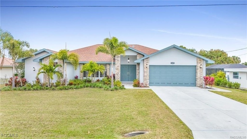 This beautifully remodeled 3-bedroom, 2-bathroom pool home with - Beach Home for sale in Fort Myers, Florida on Beachhouse.com