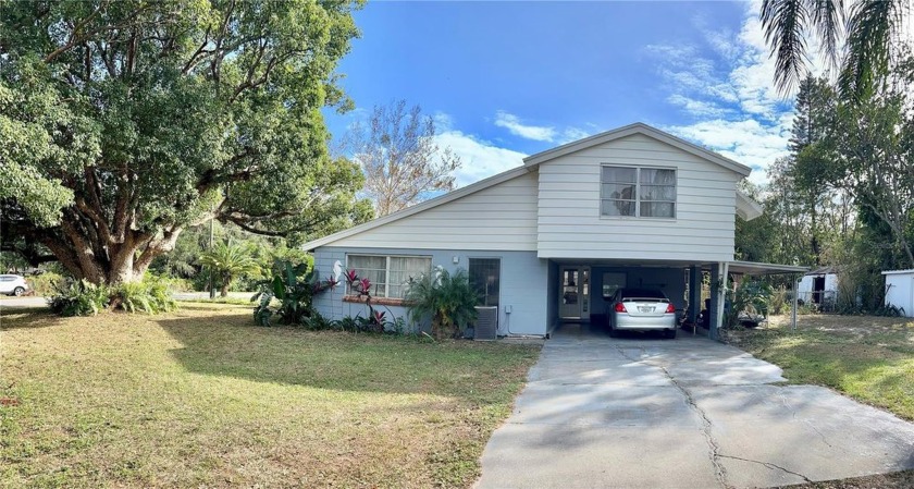 Welcome to Forest Hills.  This 3 Bedroom 2 Bath home sits on a - Beach Home for sale in Tampa, Florida on Beachhouse.com