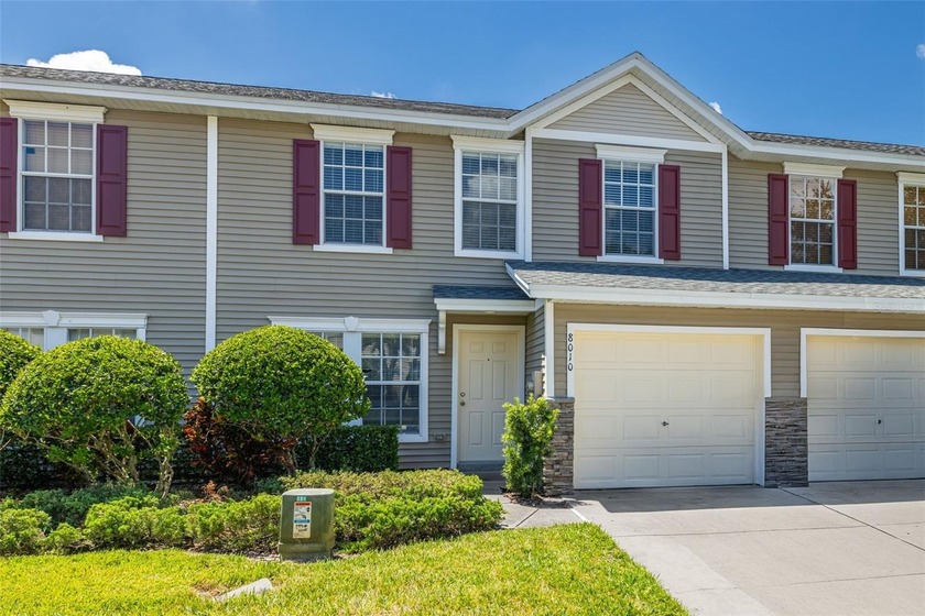 Welcome to this beautiful 2-bedroom, 1.5-bath townhome with a - Beach Townhome/Townhouse for sale in Largo, Florida on Beachhouse.com