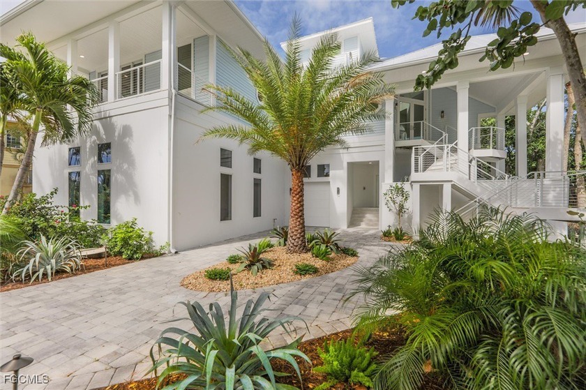 Rare opportunity to purchase a luxurious Gulf Front Estate on - Beach Home for sale in Captiva, Florida on Beachhouse.com