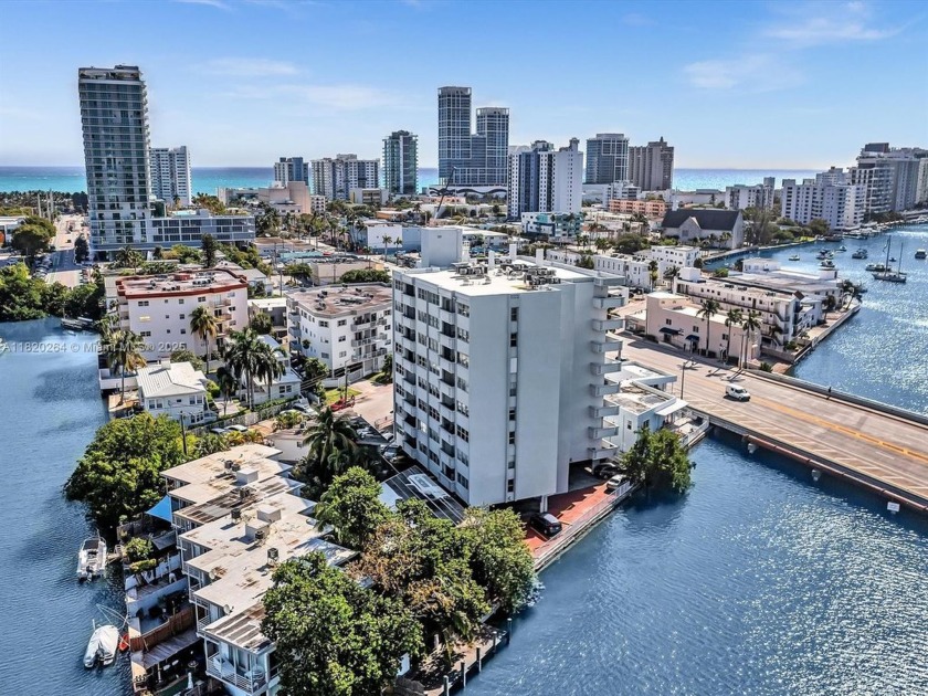 Ready to Rent! Updated 1 bed / 1.5 bath corner unit in a secure - Beach Condo for sale in Miami Beach, Florida on Beachhouse.com