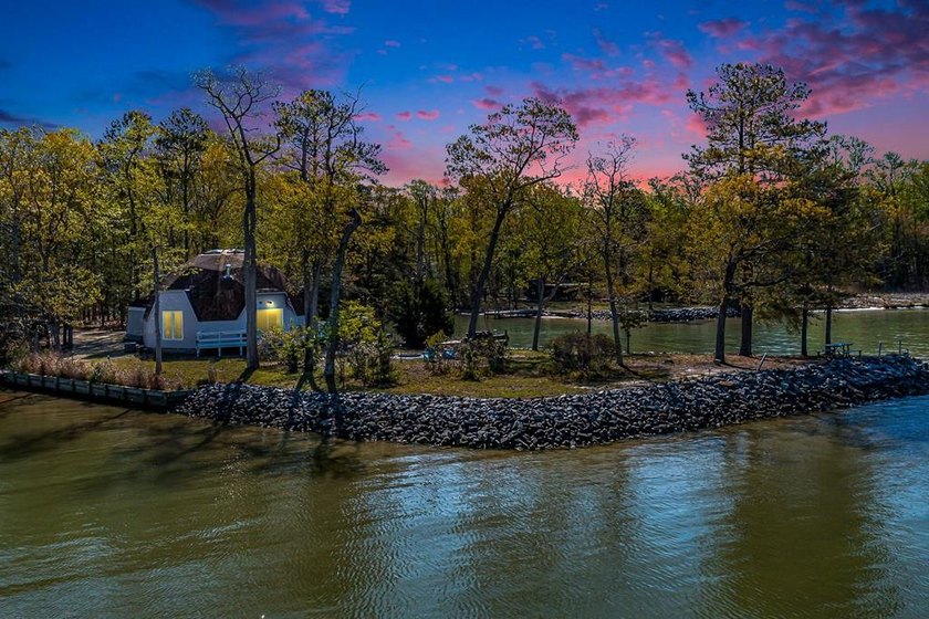 Unique Round Home on a premium point peninsula parcel with wide - Beach Home for sale in Heathsville, Virginia on Beachhouse.com