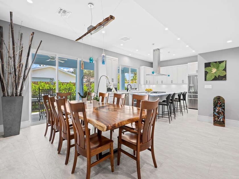 Welcome to this beautifully remodeled 3-bedroom, 3-bathroom - Beach Home for sale in Lighthouse Point, Florida on Beachhouse.com