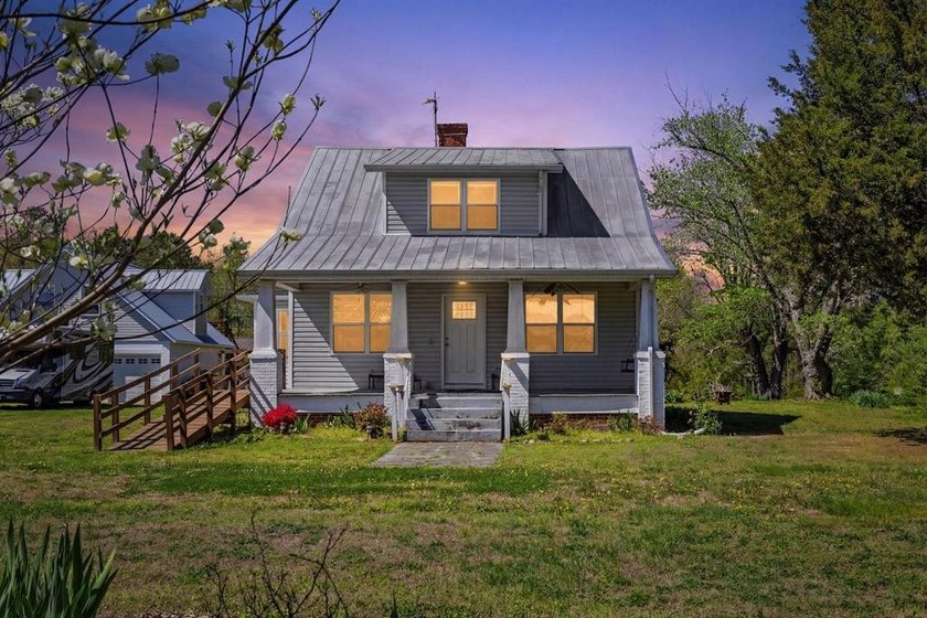 This is such a beautiful property! Sellers have gutted the - Beach Home for sale in Hague, Virginia on Beachhouse.com