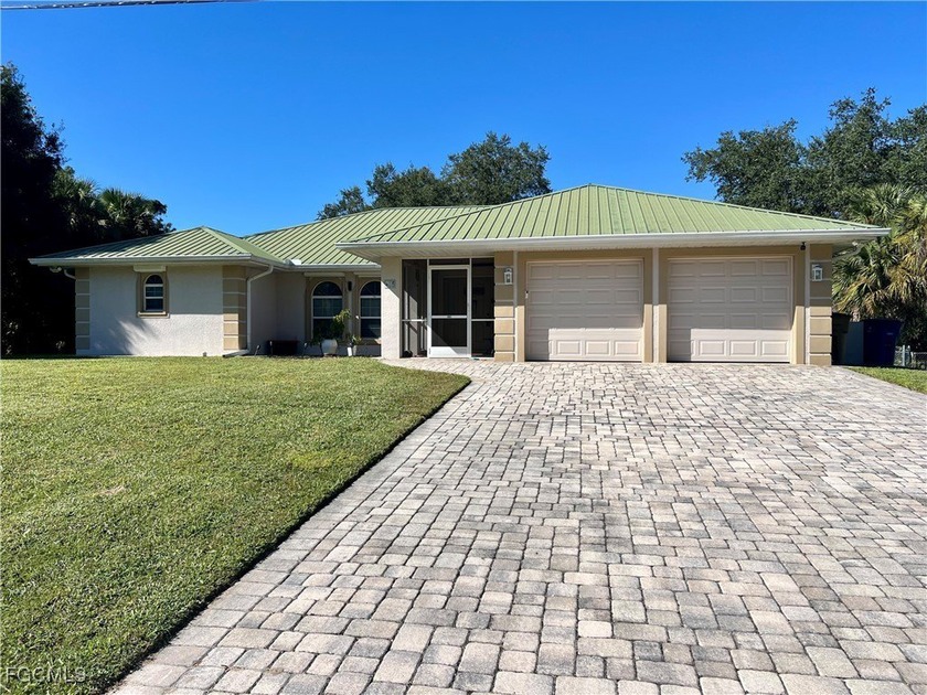 Beautifully maintained 3 bedroom 2 bath pool home on a nicely - Beach Home for sale in Lehigh Acres, Florida on Beachhouse.com