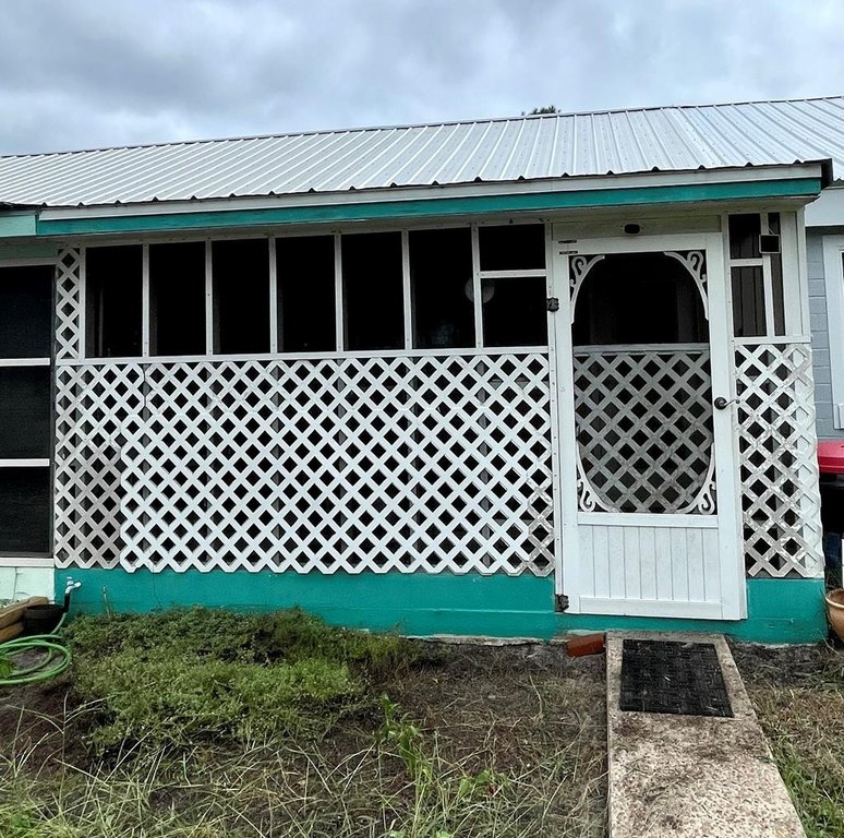 Looking for the perfect coastal retreat? This cozy 1 bed 1 bath - Beach Home for sale in Lanark Village, Florida on Beachhouse.com