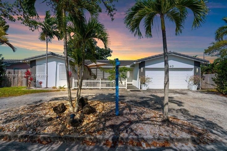 Beautifully renovated 5.5-bedroom, 3.5-bathroom pool home on a - Beach Home for sale in Hollywood, Florida on Beachhouse.com