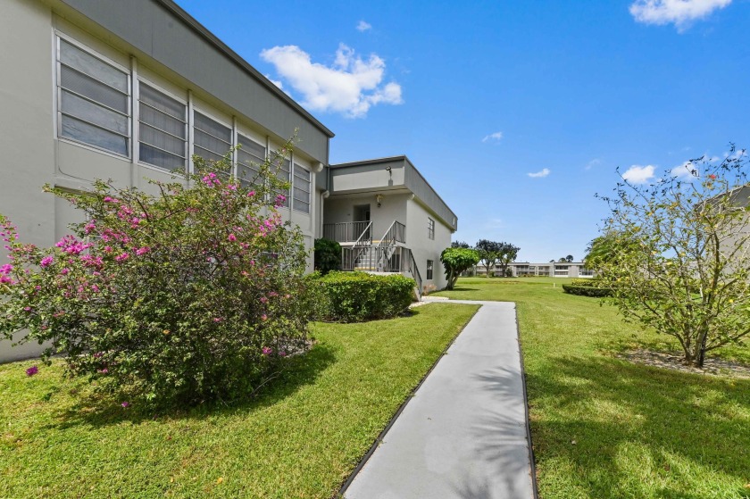 Settle down in this sunny and vibrant condominium located in the - Beach Condo for sale in Delray Beach, Florida on Beachhouse.com