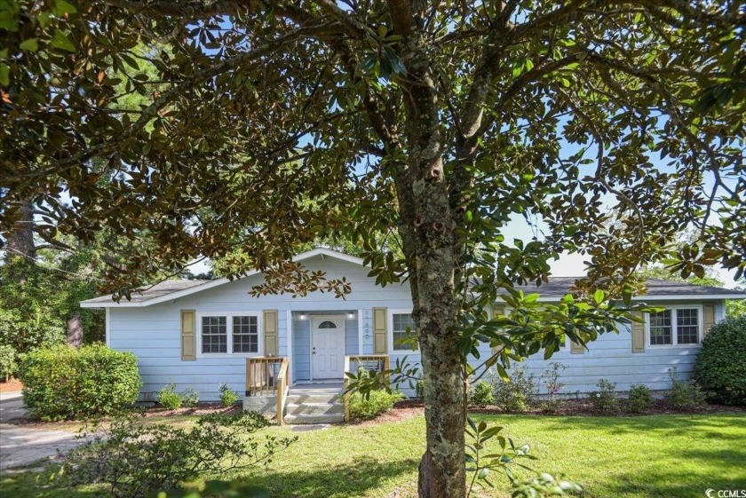 Beautifully renovated in 2018, this 4-bedroom, 2-bathroom home - Beach Home for sale in Little River, South Carolina on Beachhouse.com