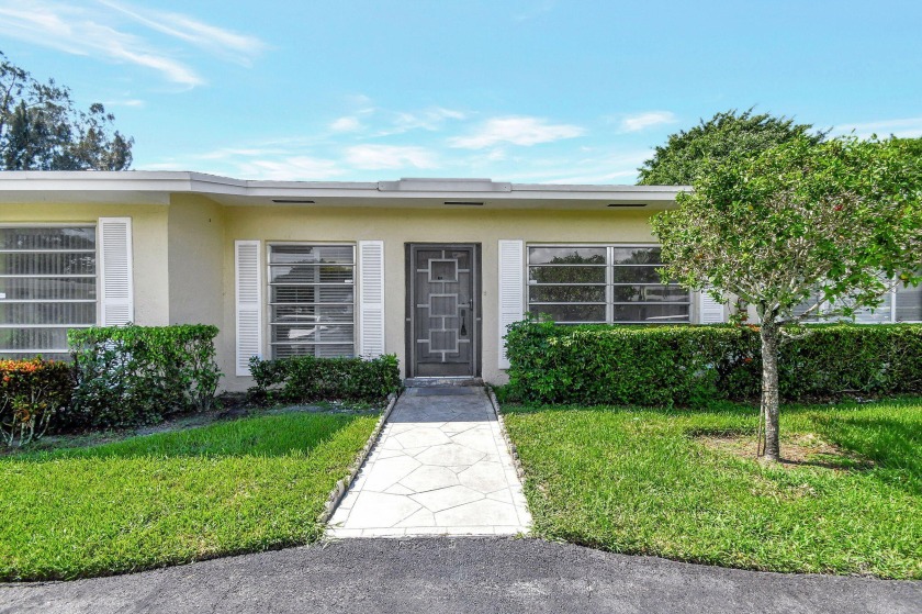 Lowest priced villa in Palm Green! Welcome to 13740 VIA FLORA - Beach Condo for sale in Delray Beach, Florida on Beachhouse.com