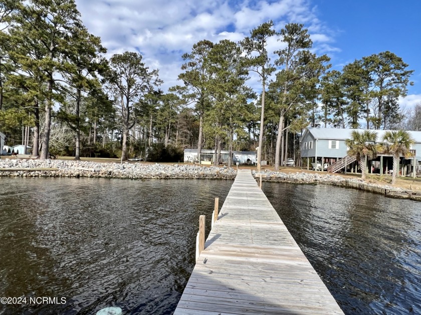 REDUCED!!! Welcome to the River just in time for spring! Enjoy - Beach Home for sale in Belhaven, North Carolina on Beachhouse.com
