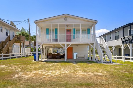 Cherry Grove prime location only a short walk to the beach! 3 - Beach Home for sale in North Myrtle Beach, South Carolina on Beachhouse.com