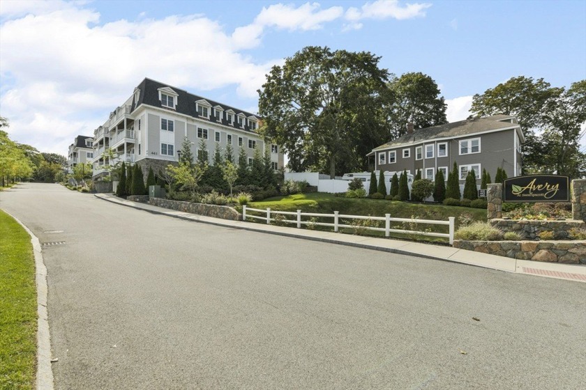 *CASH ONLY* Welcome to The Avery at Swampscott. Built in 2018 - Beach Condo for sale in Swampscott, Massachusetts on Beachhouse.com