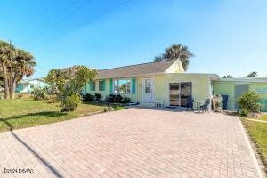 This is a rare find. This beachside home is zoned multi family - Beach Home for sale in Daytona Beach, Florida on Beachhouse.com