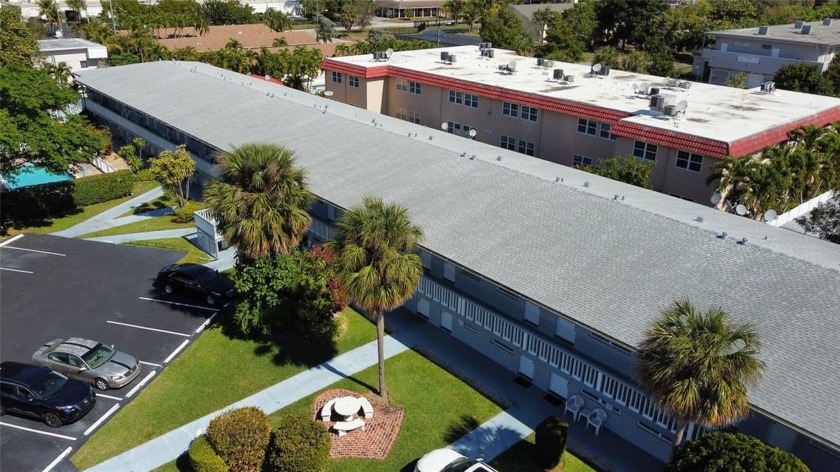 UNIT IS LOCATED IN FRONT OF THE POOL,WASHER AND DRYER INSIDE THE - Beach Condo for sale in Pompano Beach, Florida on Beachhouse.com