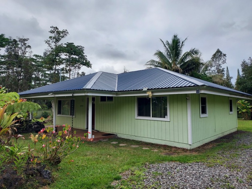 A DARLING 2 BEDROOM 1 BATH WITH VAULTED CEILINGS, RECESSED - Beach Home for sale in Pahoa, Hawaii on Beachhouse.com