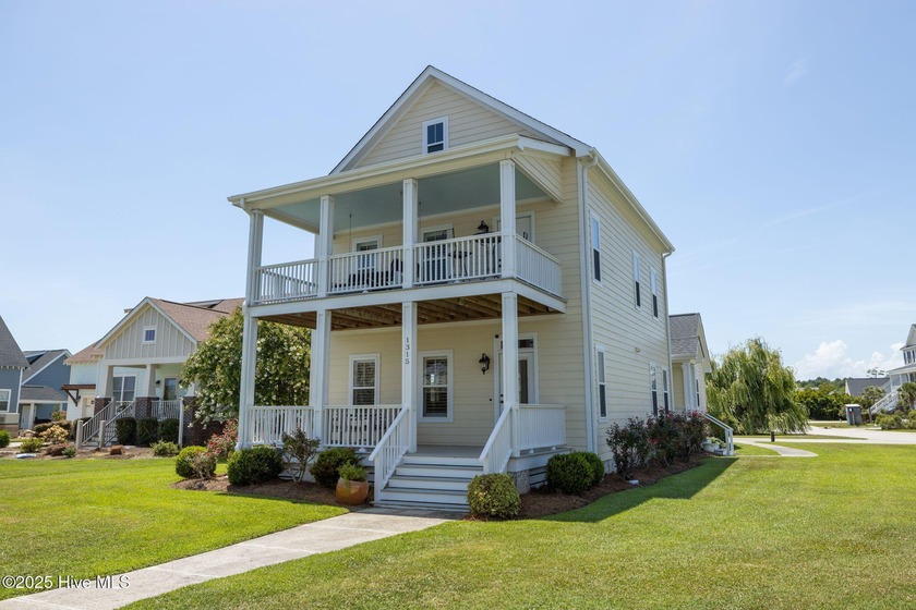 Mariner's Pointe, where you CAN have it all! Water views, a - Beach Home for sale in Morehead City, North Carolina on Beachhouse.com