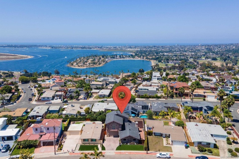This home is the perfect blend of traditional  modern. It's - Beach Home for sale in San Diego, California on Beachhouse.com