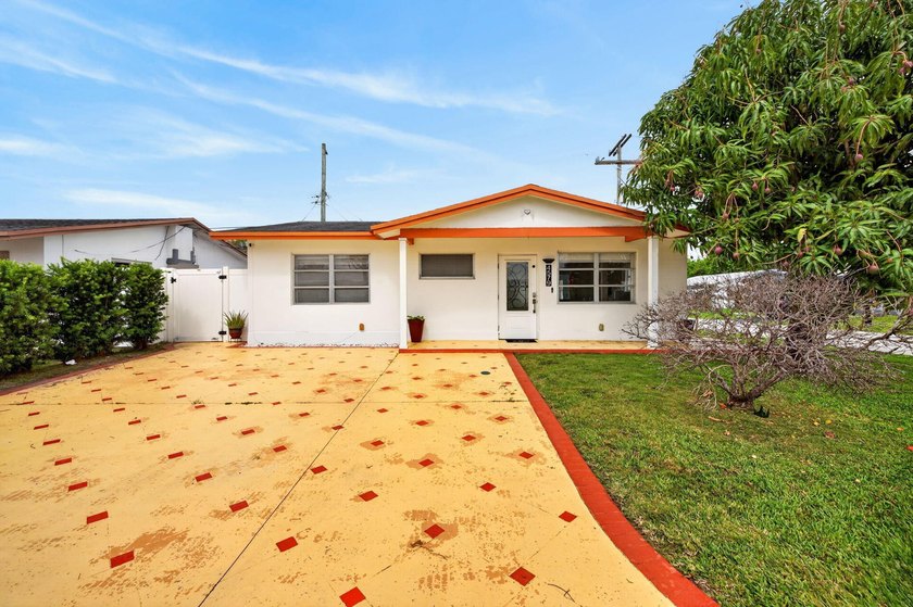 Step into this inviting 2-bedroom, 2-bath home, situated in a - Beach Home for sale in Tamarac, Florida on Beachhouse.com