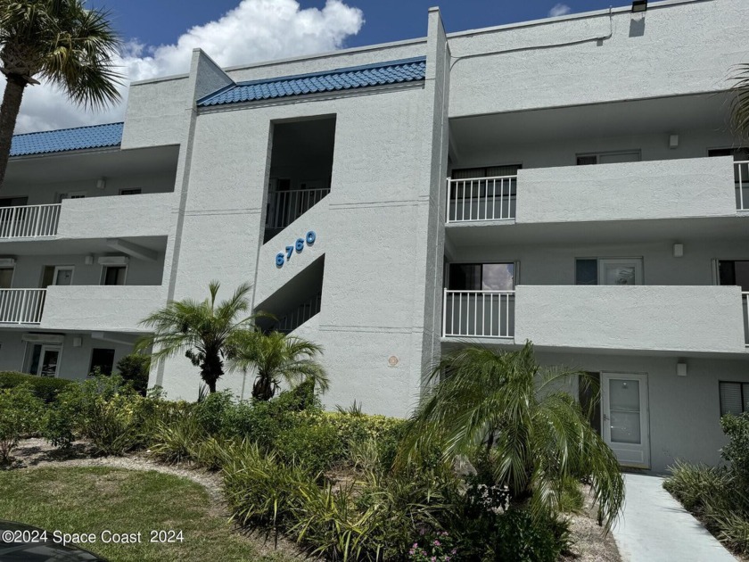 Welcome to this charming 2-bedroom, 2-bathroom condo located on - Beach Condo for sale in Cocoa, Florida on Beachhouse.com