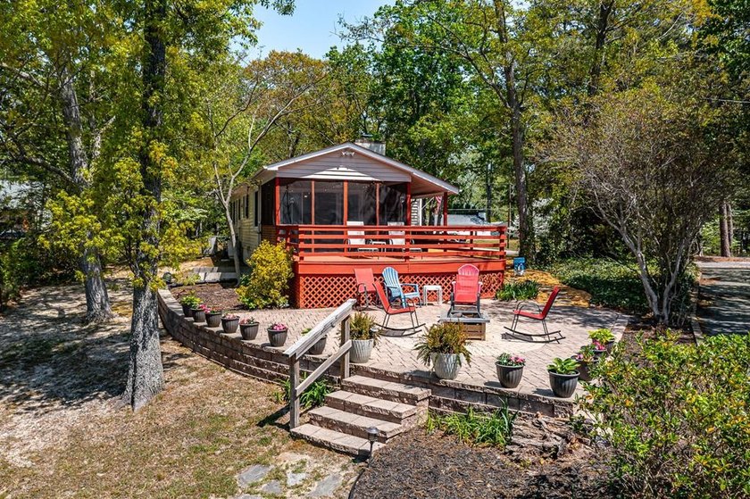 Charming cottage on Sturgeon Creek with easy boating access to - Beach Home for sale in Deltaville, Virginia on Beachhouse.com