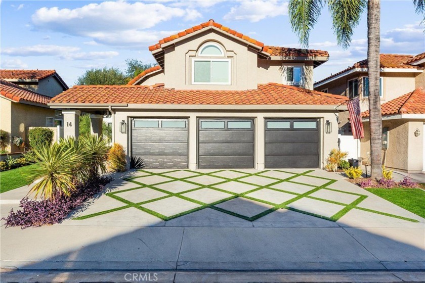 Welcome to this stunningly remodeled 4-bedroom, 2.5-bathroom - Beach Home for sale in Rancho Santa Margarita, California on Beachhouse.com