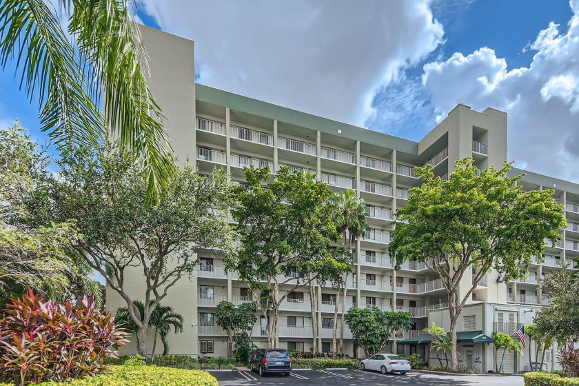 Location, Amenities and lifestyle! Have you ever wanted to walk - Beach Condo for sale in Pompano Beach, Florida on Beachhouse.com