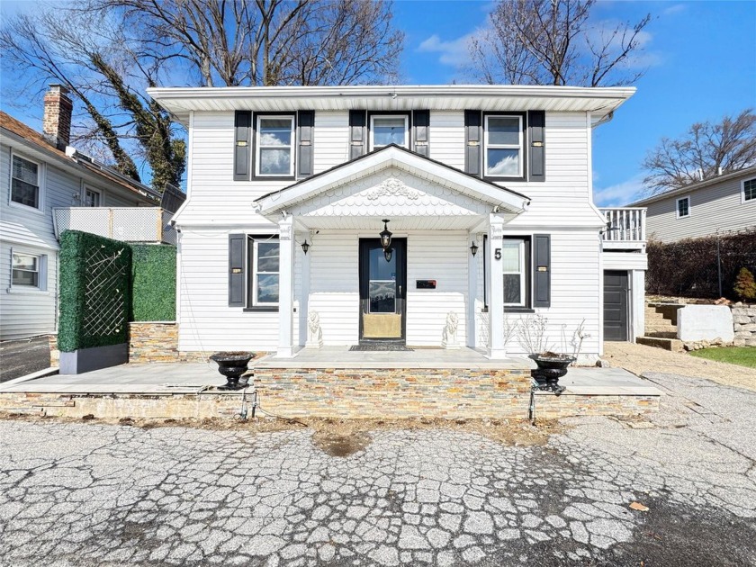 Charming Colonial in Glen Cove featuring 3 bedrooms and 1 full - Beach Home for sale in Glen Cove, New York on Beachhouse.com