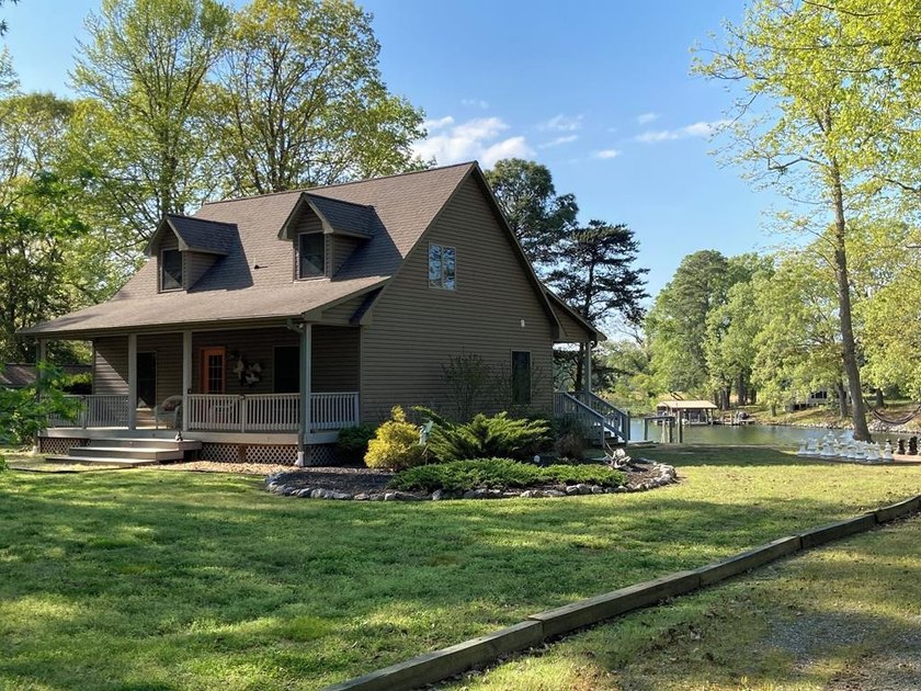 Beautiful waterfront retreat with wide water views and protected - Beach Home for sale in Reedville, Virginia on Beachhouse.com