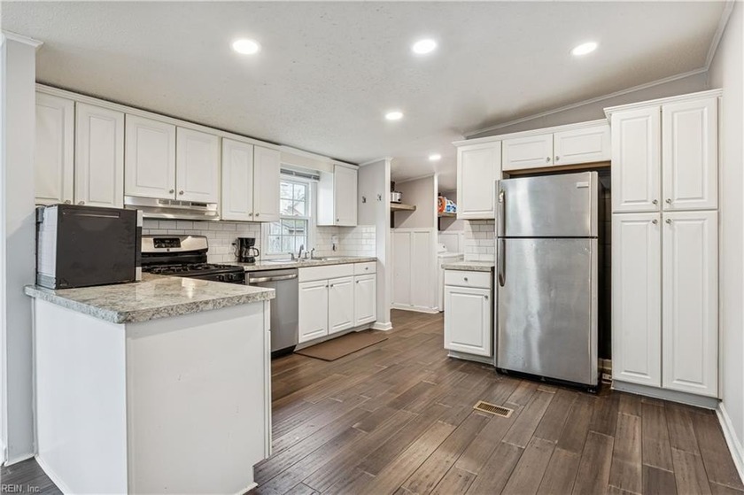 Well-maintained ranch home with open floor plan, two full baths - Beach Home for sale in Suffolk, Virginia on Beachhouse.com