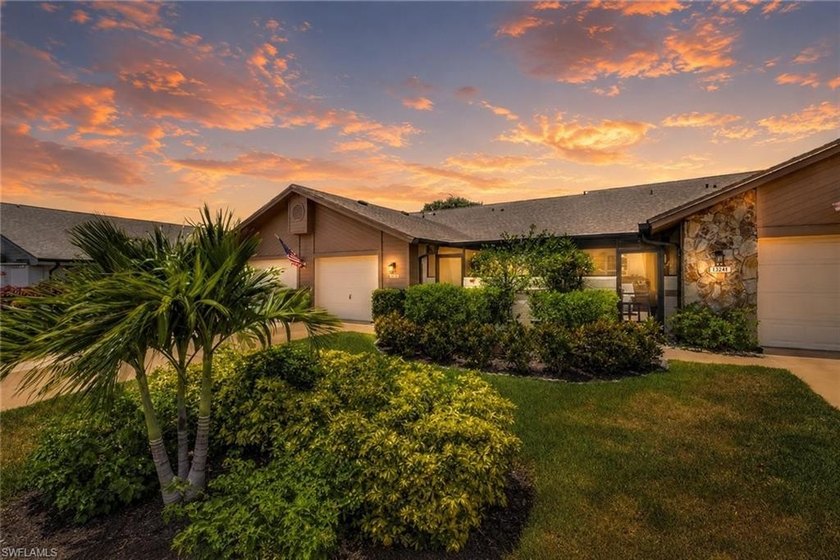THIS TURNKEY FURNISHED RESIDENCE IN A +55 COUNTRY CLUB COMMUNITY - Beach Townhome/Townhouse for sale in Fort Myers, Florida on Beachhouse.com