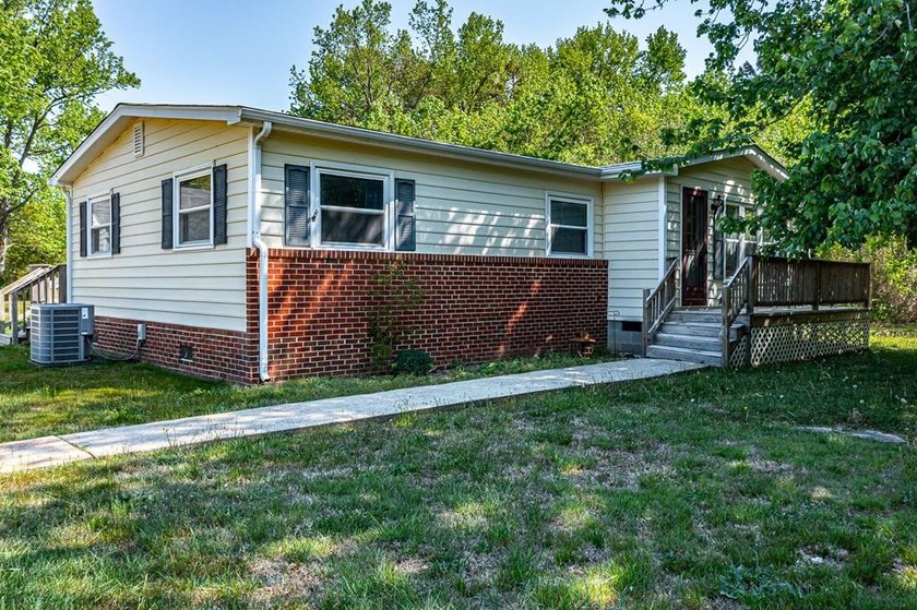 4 bedroom, 21/2 bath home on Taylor's Creek. Great for summer - Beach Home for sale in Reedville, Virginia on Beachhouse.com