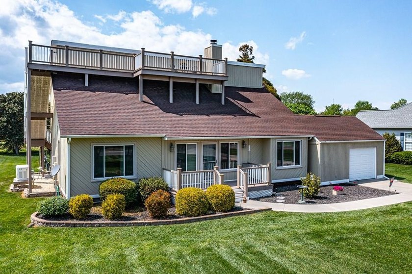 Lovely, well maintained home on a beautifully landscaped lot - Beach Home for sale in Heathsville, Virginia on Beachhouse.com