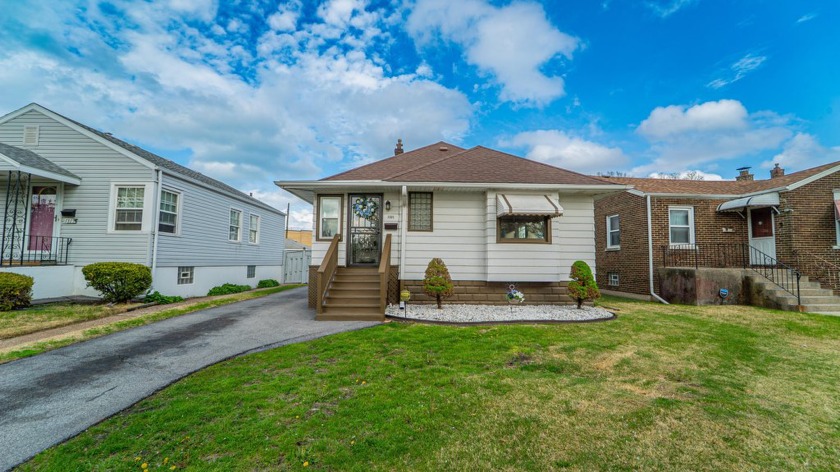 Charming Renovated Home in Whiting, Indiana! - 1321 Park View - Beach Home for sale in Whiting, Indiana on Beachhouse.com