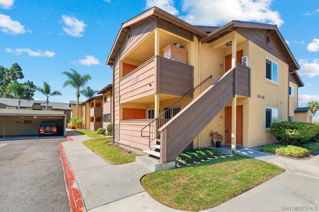 Welcome to this charming 2-bedroom, 1-bath condo in beautiful - Beach Home for sale in Oceanside, California on Beachhouse.com