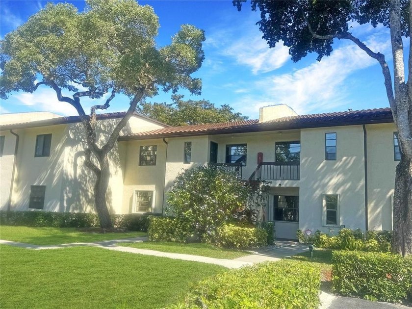 FULLY RENOVATED, 1st-FLOOR, LAKE FRONT condo located in the - Beach Condo for sale in Boca Raton, Florida on Beachhouse.com
