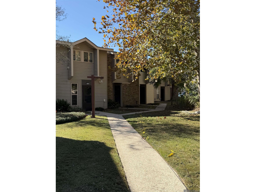 Welcome home to Old Mandeville! This 2 bed 1.5 bath condo is the - Beach Condo for sale in Mandeville, Louisiana on Beachhouse.com