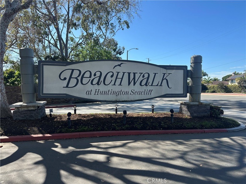 Welcome to Beachwalk, a beautifully maintained community just a - Beach Home for sale in Huntington Beach, California on Beachhouse.com