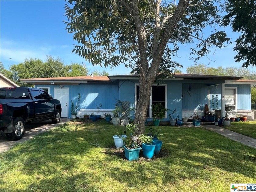 3 bedroom 1 bath home hard floors throughout. 300 square foot - Beach Home for sale in Port Lavaca, Texas on Beachhouse.com