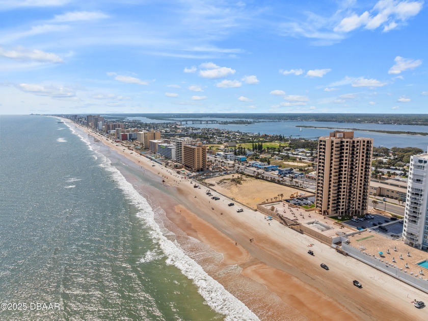 OCEANFRONT PARADISE AWAITS IN THIS BEAUTIFUL MOVE IN READY CONDO - Beach Condo for sale in Daytona Beach Shores, Florida on Beachhouse.com