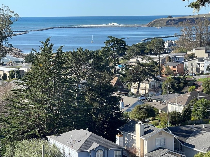 Vacant Lot located in El Granada, high enough up to enjoy a - Beach Lot for sale in EL Granada, California on Beachhouse.com
